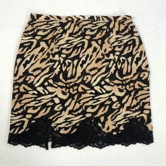 Stylish Animal Print Skirt with Lace Trim - Picture 2 of 5